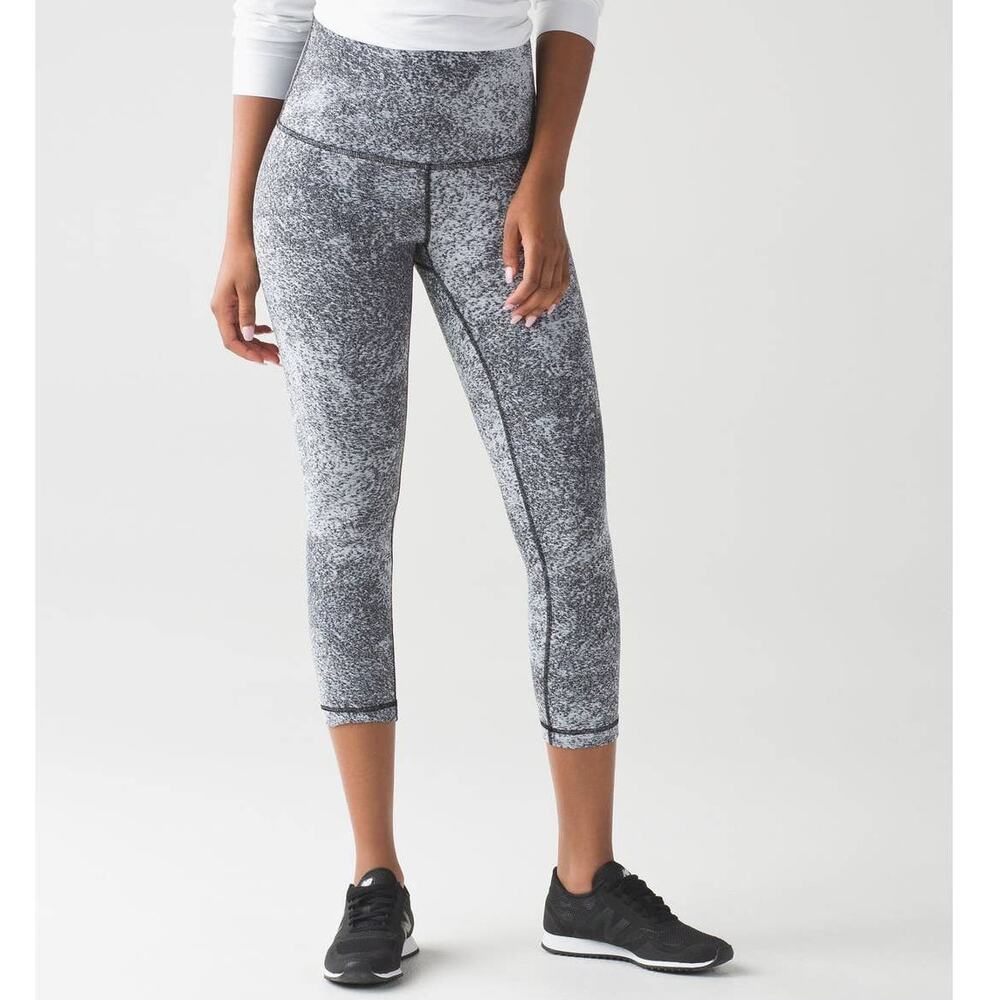 Lululemon Wunder Under Crop Hi-Rise in Luon Spray Jacquard White Black - Picture 9 of 9